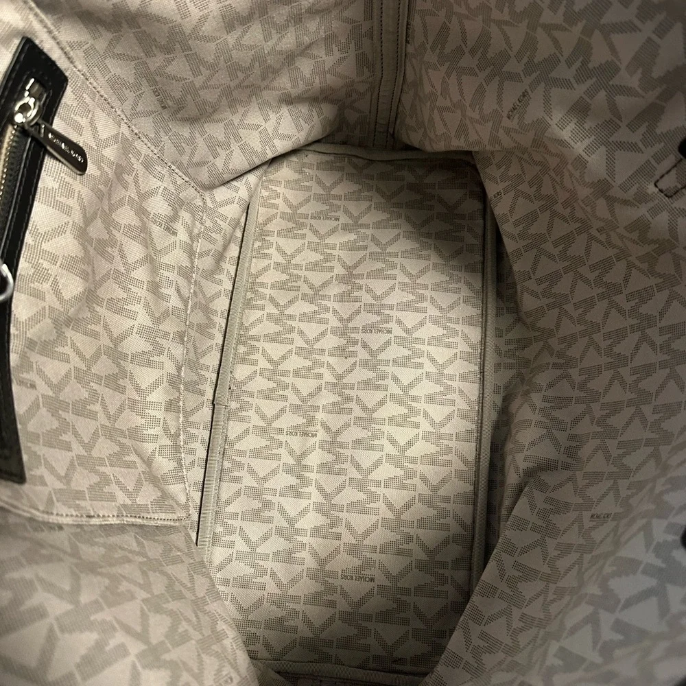 Michael Kors Black Signature Tote - Picture 4 of 9